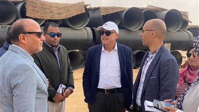 مسؤولو الاسكان يتابعون مشروعات المرافق والطرق بمناطق الامتداد للقاهرة الجديدة