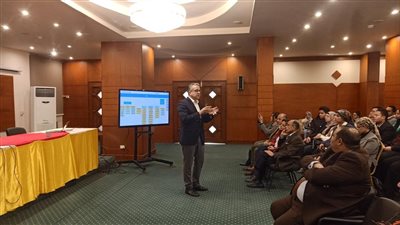 وزير السياحة والآثار السابق في ندوة بجامعة حلوان 