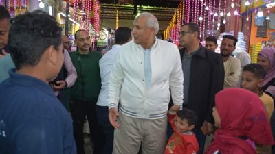 محافظ الوادي الجديد يتفقد الأسواق ويوجه بالتوسع في مبادرات تخفيض الأسعار