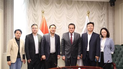 وزير الصحة يبحث نظام إدارة المستشفيات الذكية ونقل الخبرات الصينية في هذا المجال