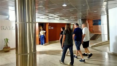 إقبال سياحي على مكتبة مصر العامة بالأقصر (صور)