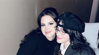 لانا ديل راي تحتفل بفوز بيلي إيليش بالأوسكار (صور)