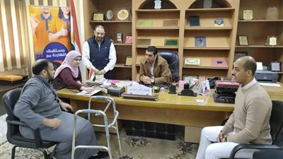 وزارة العمل: تسليم عقود عمل للشباب وذوي الهمم بشركة مواد غذائية بسوهاج