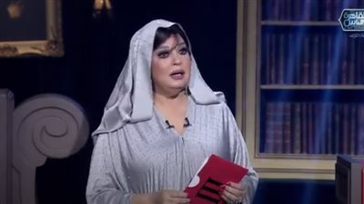 رد صادم من فيفي عبده بعد سؤالها عن رأيها في احتراف حفيدتها للرقص (فيديو)