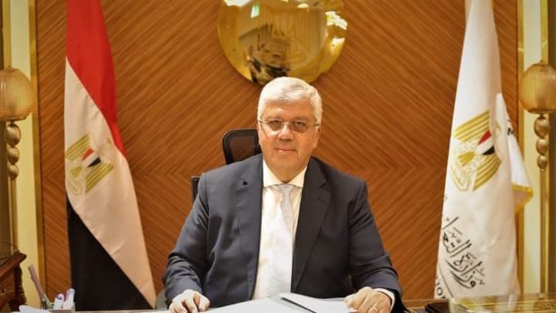 الدكتور ايمن عاشور
