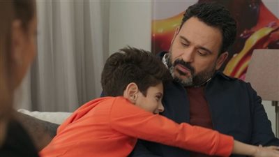 بابا جه الحلقة 3، أكرم حسني يتورط في أزمة مع مباحث الإنترنت