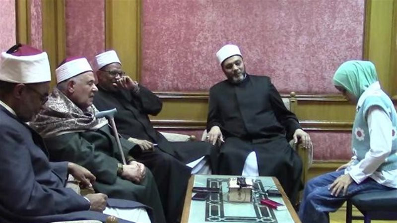الطالبة إسراء مع