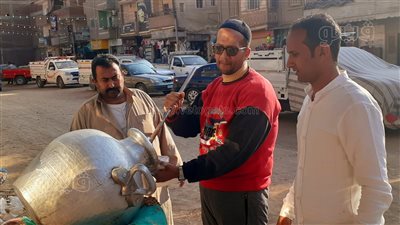 مبادرة قدرة الخير لتوزيع الفول مجانا طوال شهر رمضان بشوارع السنطة بالغربية (فيديو)