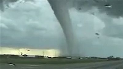 قتلى وجرحى جراء إعصار عنيف يجتاح ولاية إنديانا الأمريكية (فيديو)