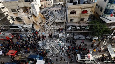 انتشال جثامين 6 شهداء من تحت أنقاض منزل عائلة فروانة شرق رفح (فيديو)