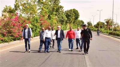 محافظ الأقصر يتفقد أعمال الصيانة الدورية للطرق 