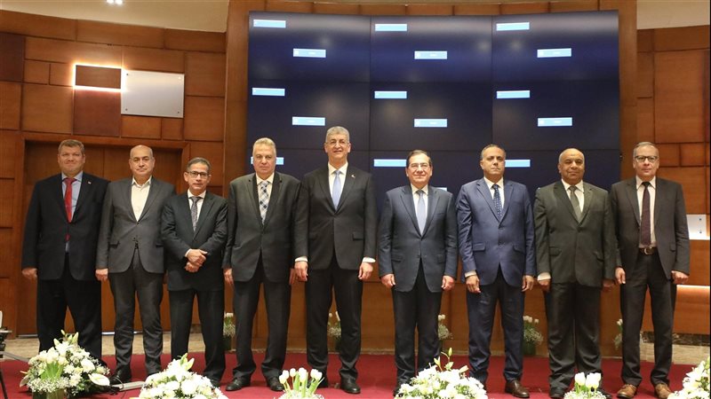 الملا وقيادات بتروجت
