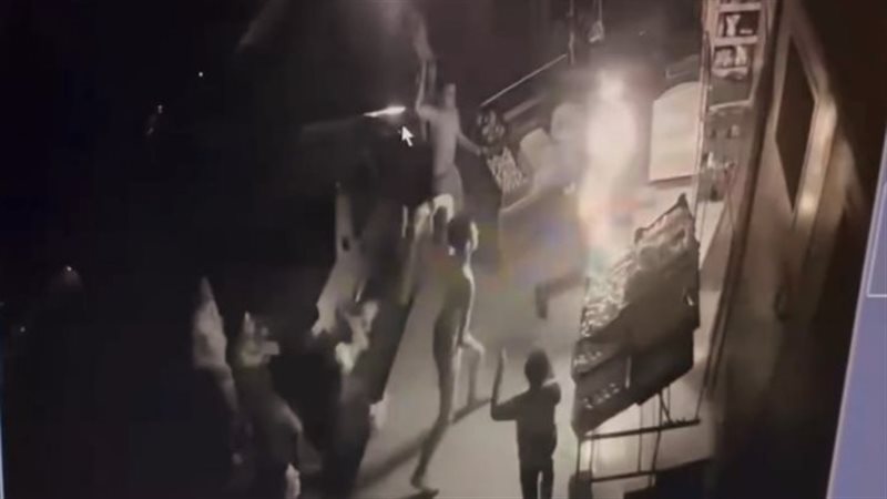 فيديو يوضح كيف أشعل