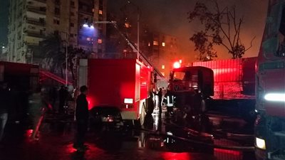 قطع الكهرباء على المنطقة المحيطة بحريق ستوديو الأهرام (صور)