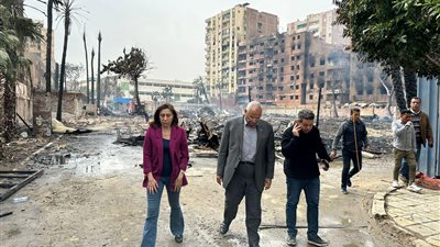 وزيرة الثقافة تتفقد موقع حريق «الحارة الشعبية» باستوديو الأهرام (صور) 