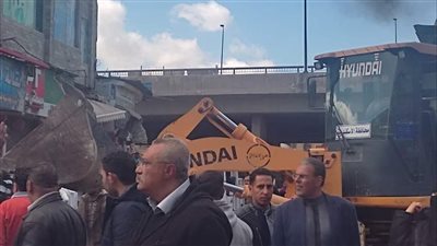 استمرار حملات إخلاء مزلقان وكوبري العامرية استعدادا للقطار السريع 