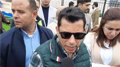 وزير الشباب والرياضة يزور اللاعب أحمد رفعت في المستشفى بالأسكندرية 