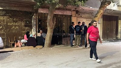 الهلال الأحمر يوزع وجبات إفطار على الأهالي المتضررين من حريق استوديو الأهرام (فيديو وصور)