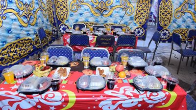 رئيس جامعة سوهاج يشارك في إفطار جماعي بالمستشفى الجامعي