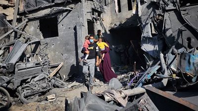 12 شهيدا بينهم 5 أطفال في استهداف طيران الاحتلال منزلا لعائلة ثابت بدير البلح