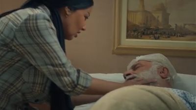 وفاة المعلم حنفي في الحلقة السادسة من مسلسل بـ100 راجل (فيديو)