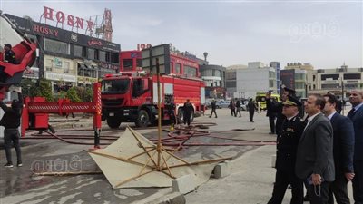 قيادات الأمن تنتقل إلى موقع حريق التجمع الخامس (صور)