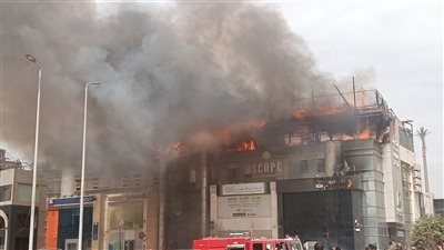 الحماية المدنية تدفع بـ 7 سيارات إطفاء لإخماد حريق التجمع الخامس 