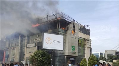 25 صورة ترصد نشوب حريق هائل في مول تجاري بالتجمع الخامس 