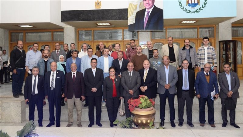 لقاء محافظ أسيوط،