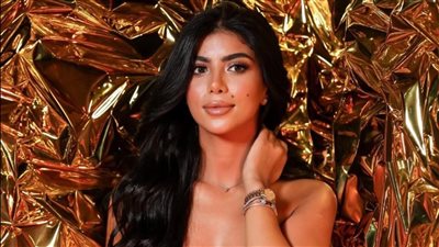 ظهرت بشخصية أنغام في حق عرب، من هي كارولين عزمي؟ 