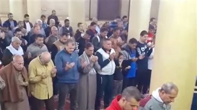 مناجاة ودموع داخل مسجد الشيخة صباح بالغربية أثناء صلاة التراويح (فيديو)