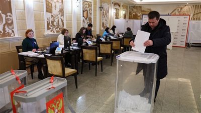 البيت الأبيض: الانتخابات الرئاسية الروسية ليست حرة أو نزيهة