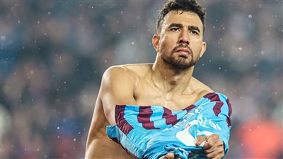تريزيجيه يسجل هدفا في خسارة طرابزون من فنربخشه 3-2 بالدوري التركي