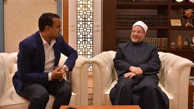 مفتى مصر: الوقوف خلف الوطن ليس تسييسًا للفتوى.. وإعانة الفقراء أَولى من الحج والعمرة.. ونتلقى 5000 فتوى طلاق شهريا لا يقع منها شيء (حوار) 