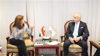 رئيس جامعة عين شمس يبحث تعزيز التعاون مع مؤسسة ساويرس للتنمية الاجتماعية