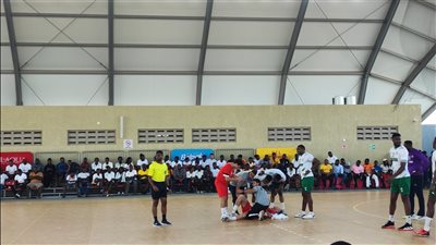 بعد خروجه باكيا، رئيس البعثة الطبية يكشف تفاصيل إصابة لاعب اليد أمام نيجيريا