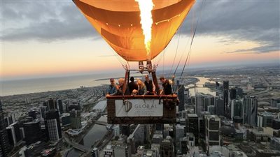 منطاد يصطدم بمنزل في ألمانيا ويسبب ذعرا للسكان