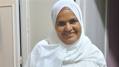 نجل الأم المثالية بالإسماعيلية: والدتي أنفقت علينا منذ وفاة والدنا حتى وصلنا للتعليم الجامعي (صور)