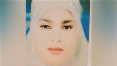 أرملة من 33 سنة وتكفلت بتعليم نجليها المريضين، حكاية الأم المثالية في المنيا 