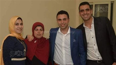 الأم المثالية بالبحيرة، قصة كفاح السيدة عرب في تربية 3 أطباء بعد تخلي الأب