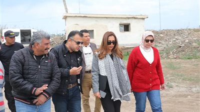 محافظ دمياط تتفقد مزرعة البط بعد صدور حكم باسترداد الأرض 
