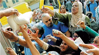 الحكومة تضع حلولا وإجراءات عاجلة لإنهاء أزمة السكر في مصر.. حظر التصدير لمدة 3 أشهر.. وبدء إجراءات استيراد مليون طن 