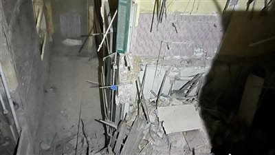 انهيار جزئي لعقار في الإسكندرية ونجاة سكانه بمعجزة إلهية (صور)