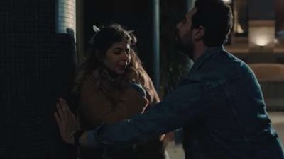 مسلسل بيت الرفاعي الحلقة 8، ملك قورة تتعرض للمضايقات بسبب عملها في ملهى ليلي