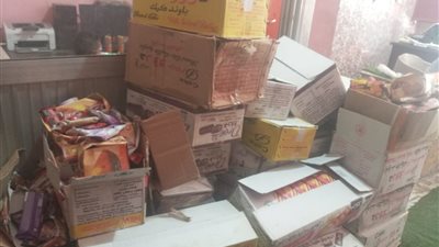 ضبط أكثر من 4 آلاف عبوة بسكويت وسلع غذائية منتهية الصلاحية في البحيرة 