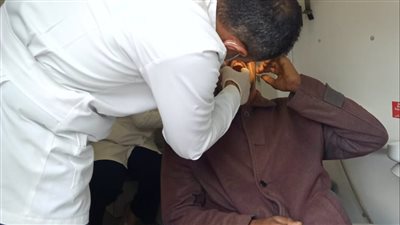 صحة الإسماعيلية: تقديم الخدمات الطبية لـ 1170 مواطنا خلال قافلة طبية بالقنطرة غرب (صور) 
