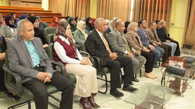 جامعة أسيوط تنظم ندوة للتعريف بدور المرأة في بناء المجتمع بكلية التجارة