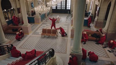 قوات الأمن تحاصر مربوحة وحزلقوم أثناء سرقتهما بنك بتاسع حلقات الكبير أوي 8