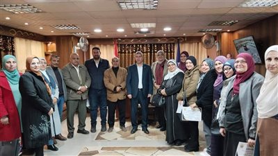 مدير تعليم دمياط يجتمع مع موجهي عموم الأنشطة والخدمات التربوية