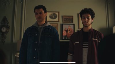 مسار إجباري الحلقة 9، حسين وعلي يخبران والدتيهما بتورط والدهم في قضية حبيبة الكردي